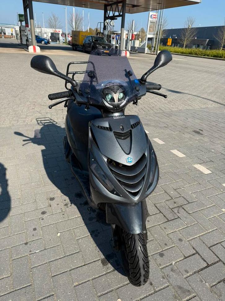 Piaggio Zip 2014 - 80cc snor, Fietsen en Brommers, Scooters | Piaggio, Gebruikt, Zip, Maximaal 25 km/u, Benzine, Ophalen