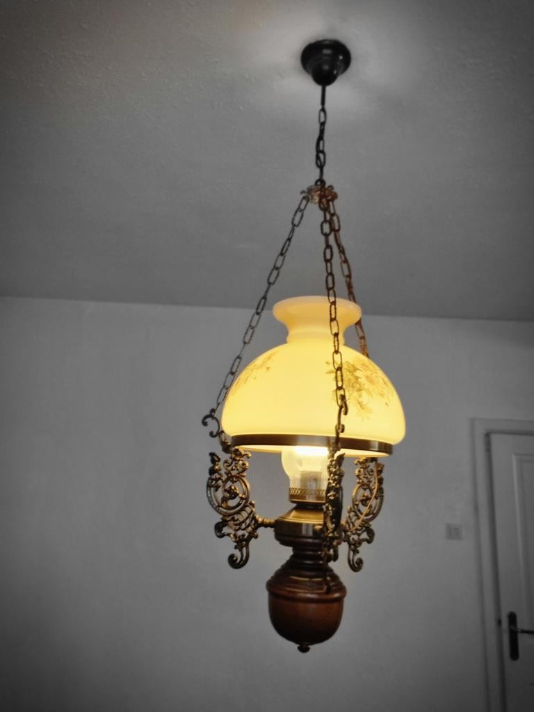 Antieke Hanglamp met Melkglas en Sierlijke Details, Ophalen