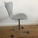 2 Fritz Hansen vlinder stoel 3117 bureaustoel zilvergrijs, Huis en Inrichting, Bureaustoelen, Zwart, Ophalen of Verzenden, Zo goed als nieuw