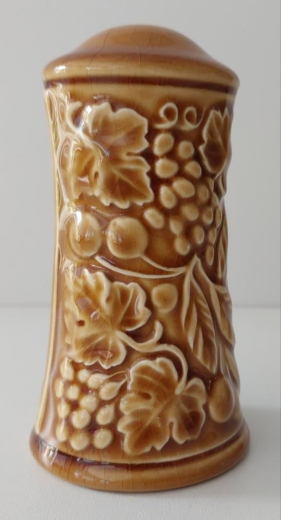 Royal Worcester Crown Ware. Zoutstrooier., Verzamelen, Ophalen of Verzenden, Zo goed als nieuw, Porselein, Kop en/of schotel