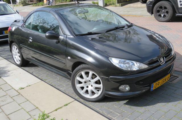 Te koop Peugeot 206  Cabrio zwart, Voorwielaandrijving, Zwart, 4 cilinders, Cabriolet