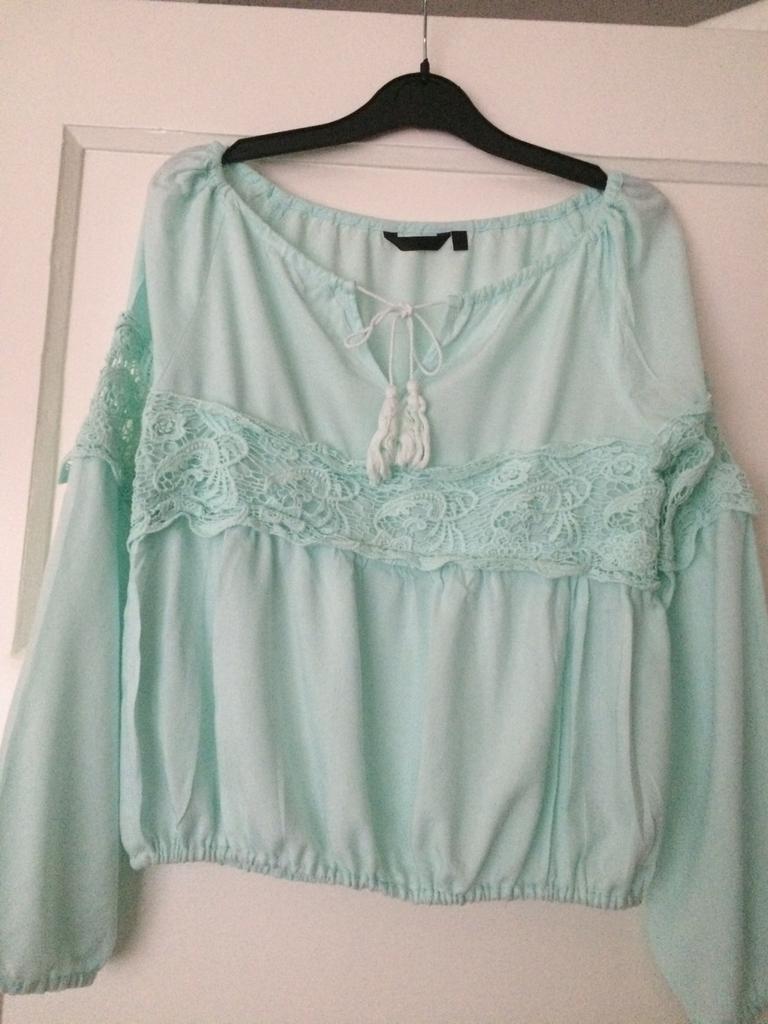 Leuke groene blouse en korte  roze broek Ibiza style 152, Ophalen of Verzenden, Zo goed als nieuw, Meisje, Setje