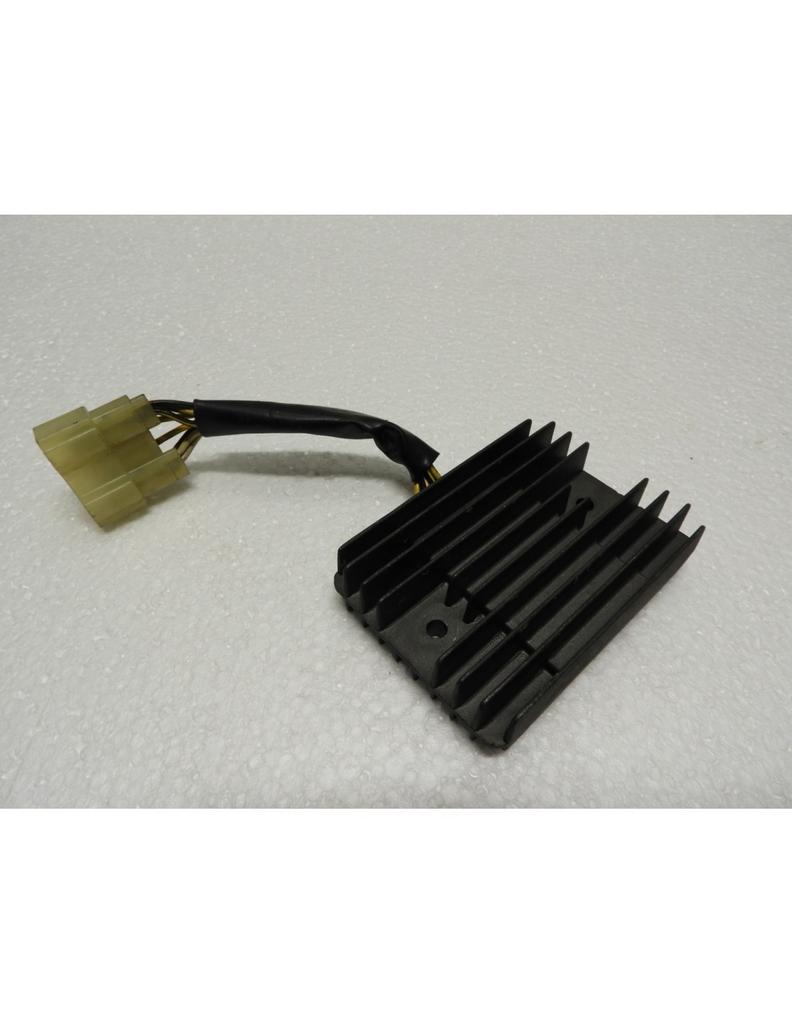 ZX9R 1998 - 1999 Kawasaki Spanningsregelaar D1-41944, Motoren