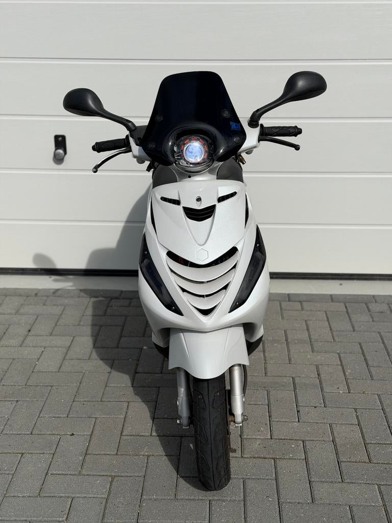 Piaggio zip 50cc 2019 nieuwstaat, Fietsen en Brommers, Scooters | Piaggio, Ophalen, Zip, Zo goed als nieuw, Benzine