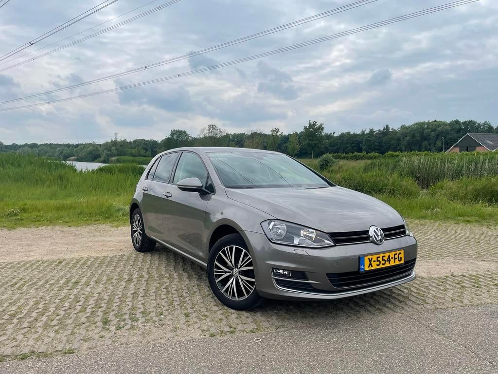 Volkswagen Golf 1.2 TSI 81KW 5D 2016 Grijs, Auto's, Voorwielaandrijving, 4 cilinders, 610 kg, Handgeschakeld