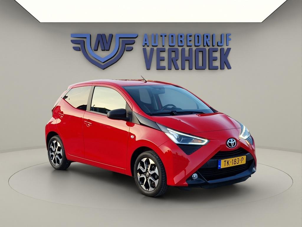 Toyota Aygo 1.0 VVT-i x-first NL Auto - Carplay - Camera, Auto's, 12 maanden, Gebruikt, Euro 6, 4 stoelen