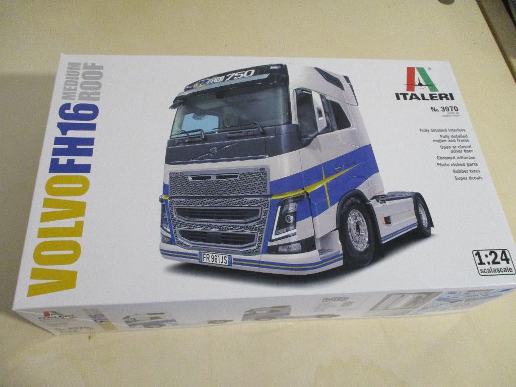 Italeri Volvo FH16 medium roof, Italeri, Groter dan 1:32, Nieuw, Ophalen of Verzenden