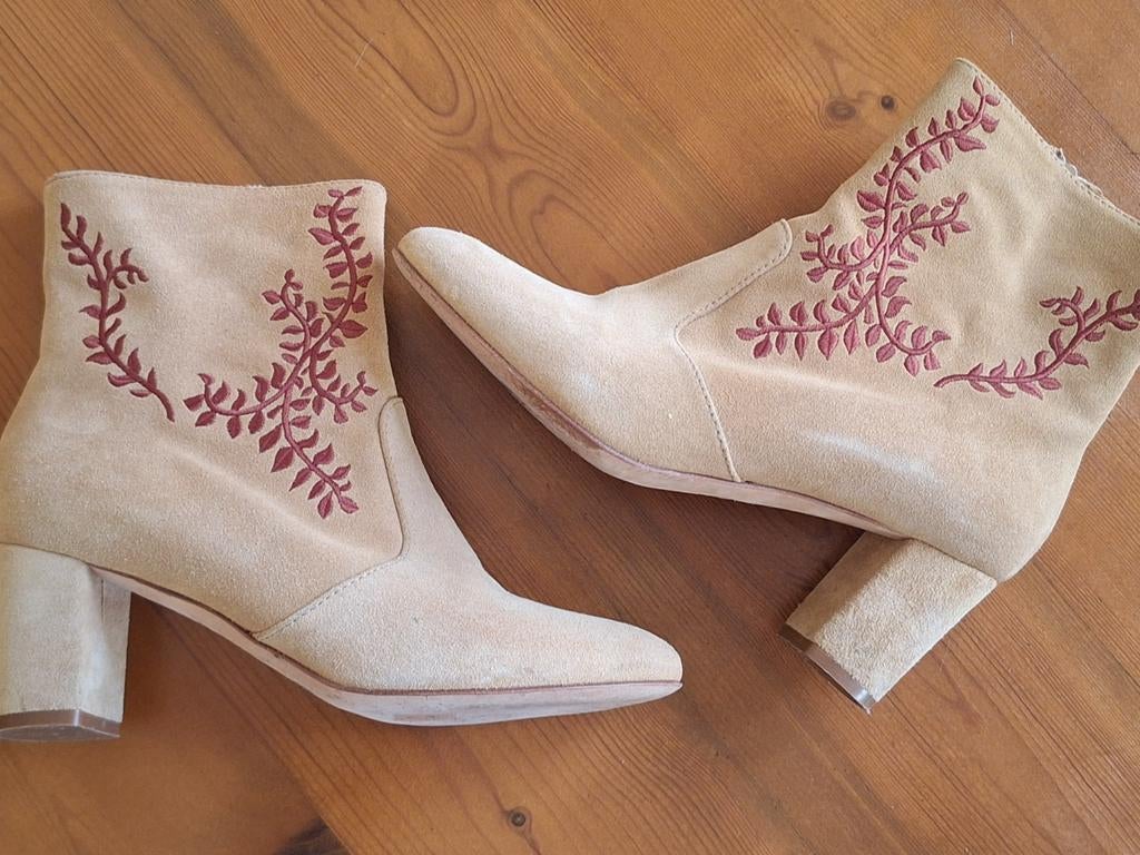 Schitterend suède dames laarsjes maat 38 merk PETER FLOWERS, Kleding | Dames, Schoenen, Ophalen of Verzenden, Zo goed als nieuw