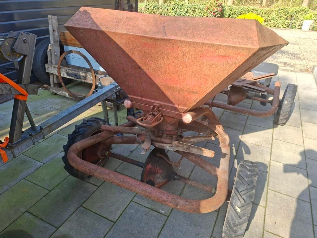 Lely kunstmeststrooier, Ophalen, Gebruikt