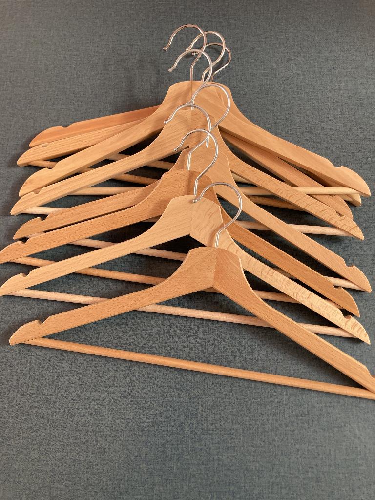 Te koop 8 Bumerang kledinghangers Ikea., Ophalen of Verzenden, Zo goed als nieuw, Hout, Kinderen en Volwassenen