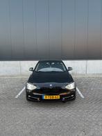 BMW 1-Serie 116I 100KW 5DR Aut8 2014 Zwart, Auto's, 4 cilinders, Zwart, 1200 kg, 650 kg