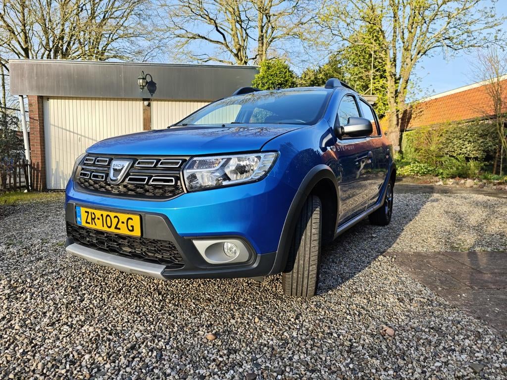 Dacia Sandero Stepway 2016 Blauw Benzine APK tot 7/8, Auto's, Voorwielaandrijving, 898 cc, Stof, Zwart