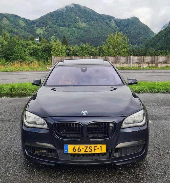 BMW 750D X-drive LCI Carbonzwart B&O 2e eigenaar M pakket, Auto's, Automaat, Zwart, 2993 cc, Zwart