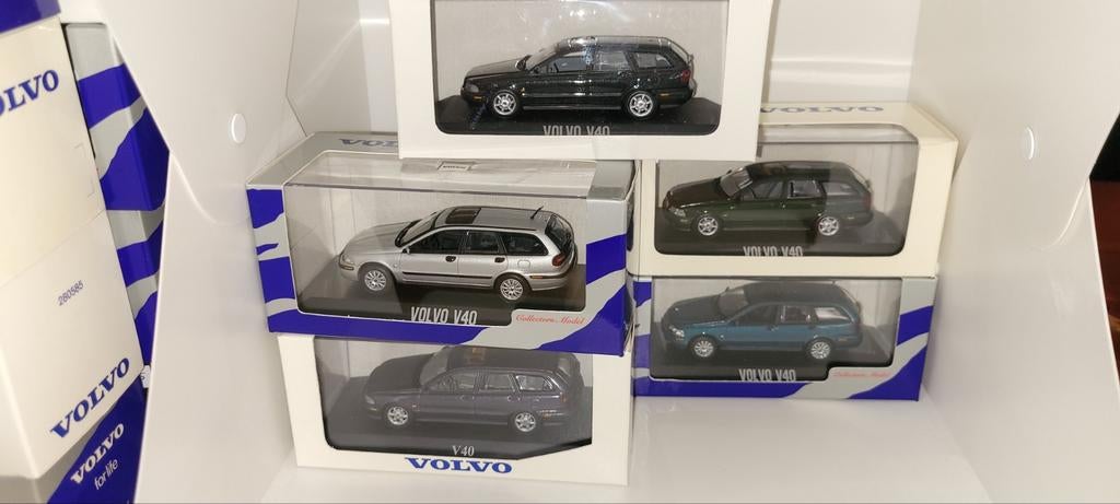 Minichamps 5x Volvo V40, Hobby en Vrije tijd, Modelauto's | 1:43, Ophalen of Verzenden, Zo goed als nieuw, Auto, MiniChamps
