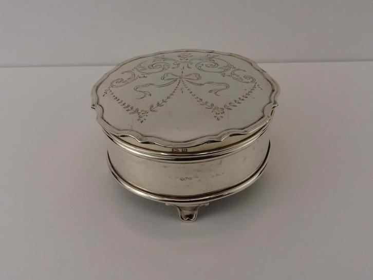 Zilveren sieradendoosje                                 Z132, Antiek en Kunst, Antiek | Goud en Zilver, Zilver, Ophalen of Verzenden