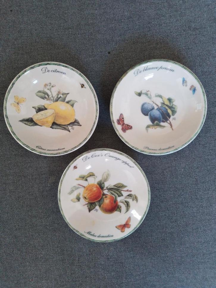 Janneke Brinkman Botania petit four bordjes (3 stuks), Huis en Inrichting, Keuken | Servies, Zo goed als nieuw, Bord(en), Overige stijlen