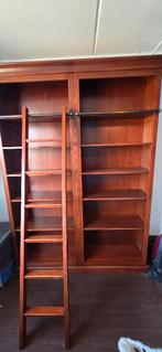 Kersenhouten boekenkast met ladder, Ophalen, Met plank(en), Gebruikt, 200 cm of meer