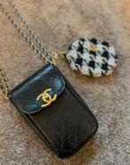 Chanel tas giftbag smartphone tas, Sieraden, Tassen en Uiterlijk, Tassen | Damestassen, Verzenden, Zo goed als nieuw, Zwart, Schoudertasje