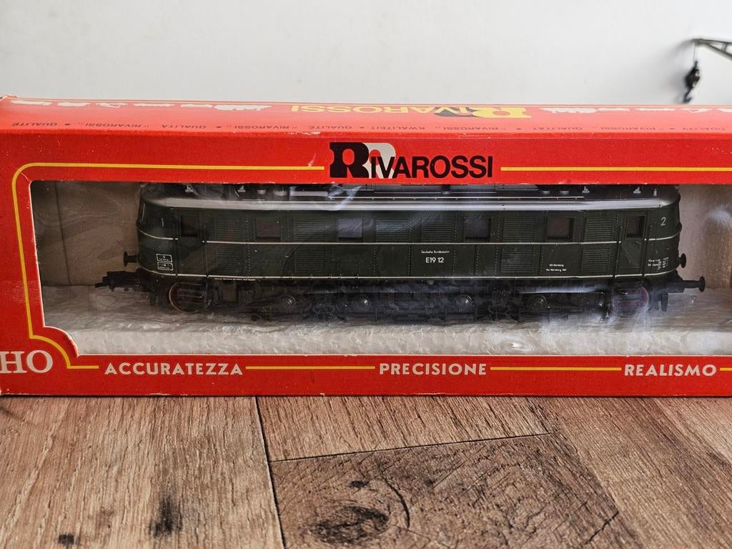 Modeltrein Ho rivarossi 1665, E19-11 lokomotief, Ophalen of Verzenden, Gelijkstroom, Wagon, Roco