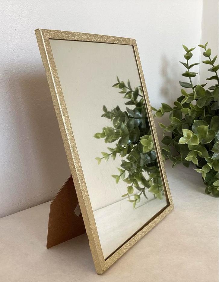Vintage goudkleurige lijstje spiegel hang / staan 18 x 13 cm, Huis en Inrichting, Woonaccessoires | Lijsten, Gebruikt, Minder dan 50 cm
