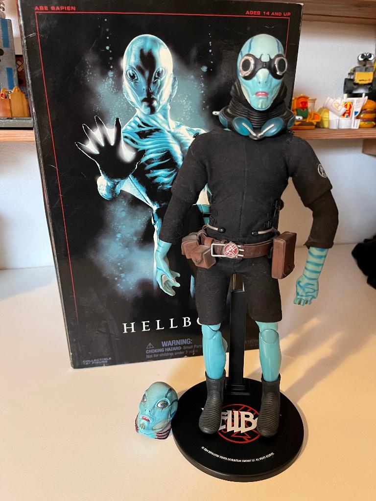 Abe Sapien 30 cm figuur Hellboy Sideshow Collectibles 2004, Ophalen of Verzenden, Gebruikt, Film, Actiefiguur of Pop