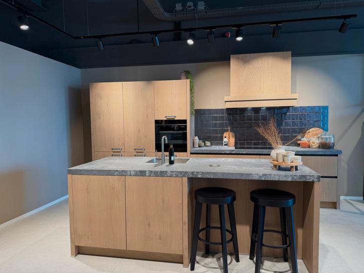 Showroom Bruynzeel keukens Aerdenhout Grijs Eiken, Huis en Inrichting, Keuken | Complete keukens, Nieuw, Overige typen, Overige kleuren