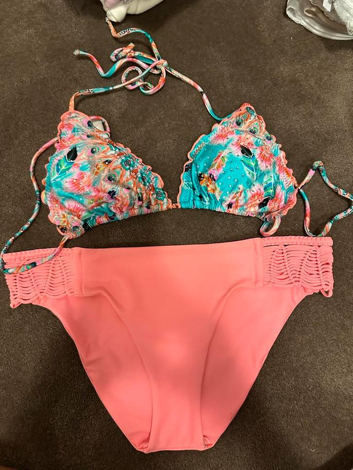 Luli Fama Bikini Set - nieuw, Kleding | Dames, Badmode en Zwemkleding, Nieuw, Bikini, Roze, Ophalen of Verzenden