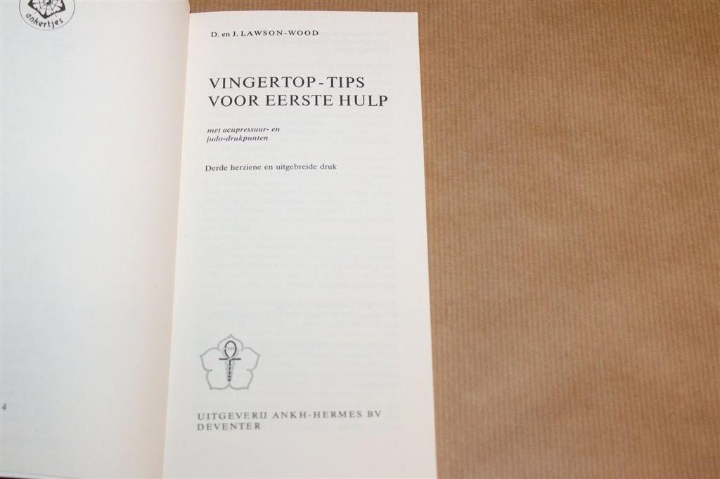 Vingertop-Tips Eerste Hulp — Acupressuur & Drukpunten 1981, Ophalen of Verzenden, Gelezen, Overige onderwerpen, Achtergrond en Informatie