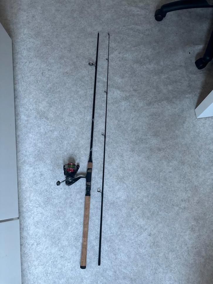 Vishengel spinset werphengel 240 cm light weight, Watersport en Boten, Hengelsport | Algemeen, Zo goed als nieuw, Complete hengel