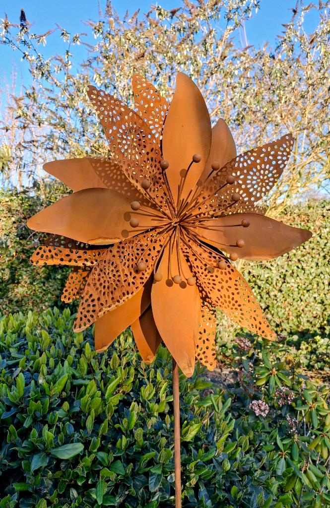 Roest bloem groot trevor op tuinsteker diameter 40 cm., Ophalen of Verzenden, Nieuw