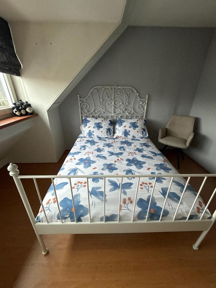 KEA LEIRVIK Bedframe, Huis en Inrichting, Slaapkamer | Bedden, Zo goed als nieuw, Tweepersoons, 160 cm, 200 cm, Metaal, Wit, Ophalen