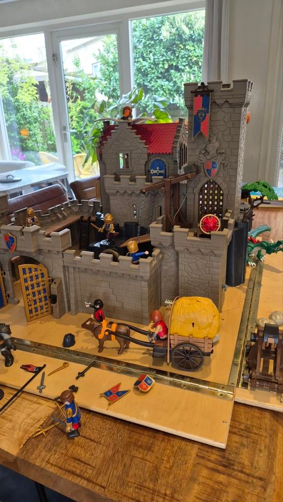 Playmobil Kasteelset met 2 kastelen en gevechtstoren, Ophalen of Verzenden, Gebruikt, Complete set