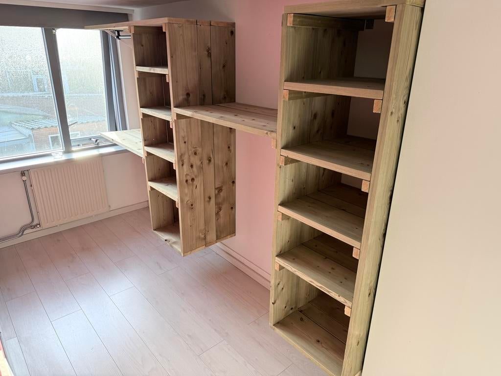 Steigerhouten kledingkast met planken en roudes., Huis en Inrichting, Kasten | Kledingkasten, Ophalen, Met plank(en), Gebruikt