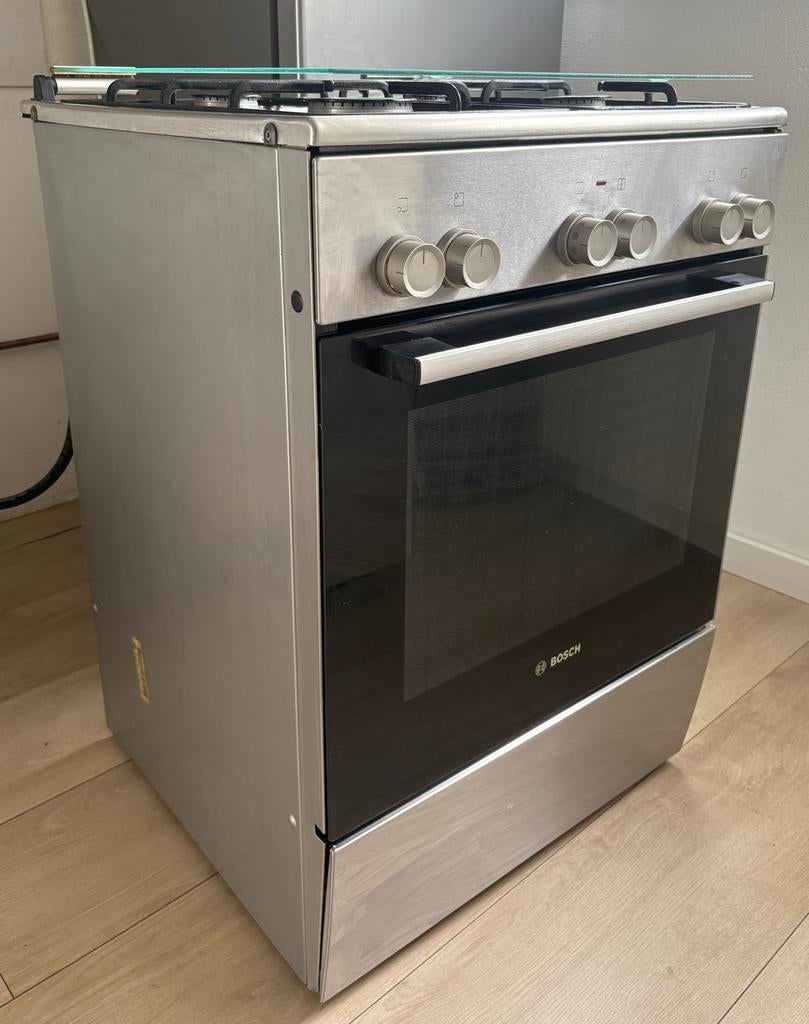 Bosch gasfornuis met oven, Witgoed en Apparatuur, Fornuizen, Ophalen, 4 kookzones, Zo goed als nieuw, Gas