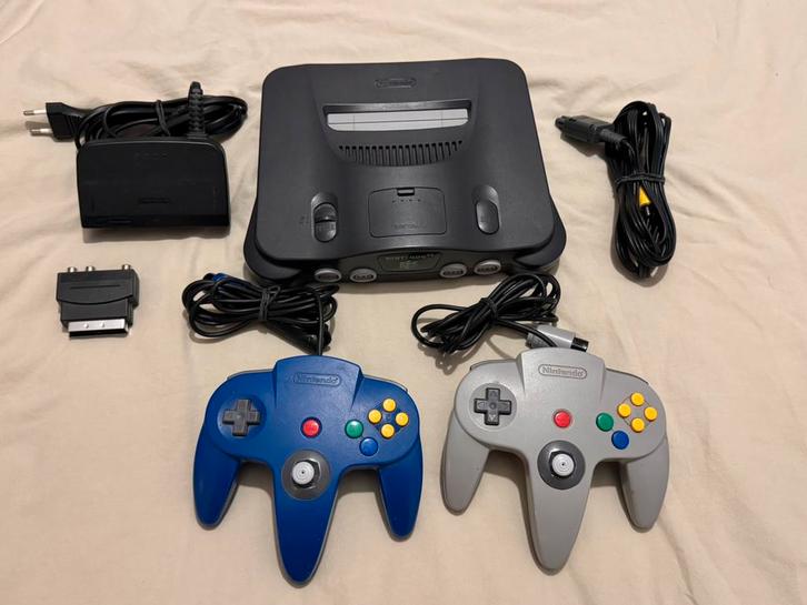Nintendo 64 + 2 controllers + kabels (werkend), Spelcomputers en Games, Spelcomputers | Nintendo 64, Zo goed als nieuw, Met 2 controllers