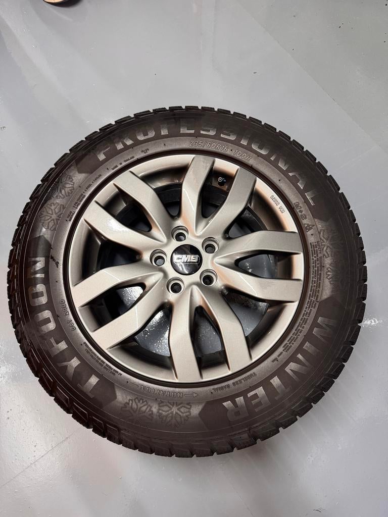 Tyfoon Winterbanden 235/60R16 - 5mm/6.2mm profiel, Gebruikt, 16 inch, 235 mm, Band(en)