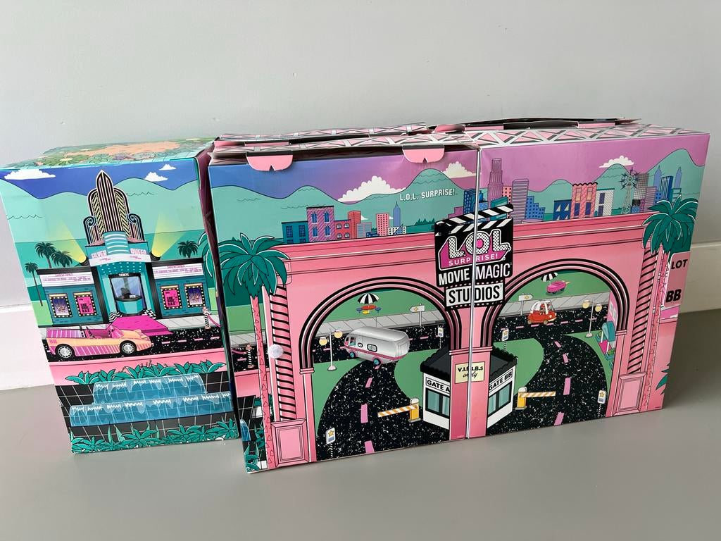 L.O.L. Surprise! Movie Magic Studios + 2 poppen + doos, Kinderen en Baby's, Speelgoed | Overig, Gebruikt, Meisje, Ophalen of Verzenden
