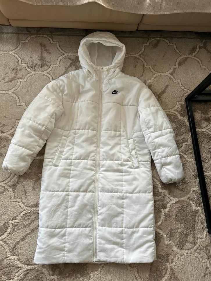 Witte Nike jas - Maat M, Kleding | Dames, Jassen | Zomer, Gedragen, Maat 38/40 (M), Wit, Ophalen of Verzenden