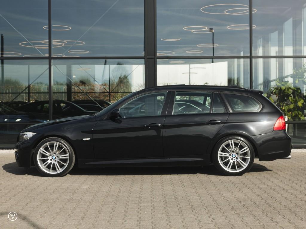 Bmw 3-SERIE 325i Touring LCI M-sport Aut. - Pano, TOP!, Achterwielaandrijving, Gebruikt, Met garantie (alle), 218 pk