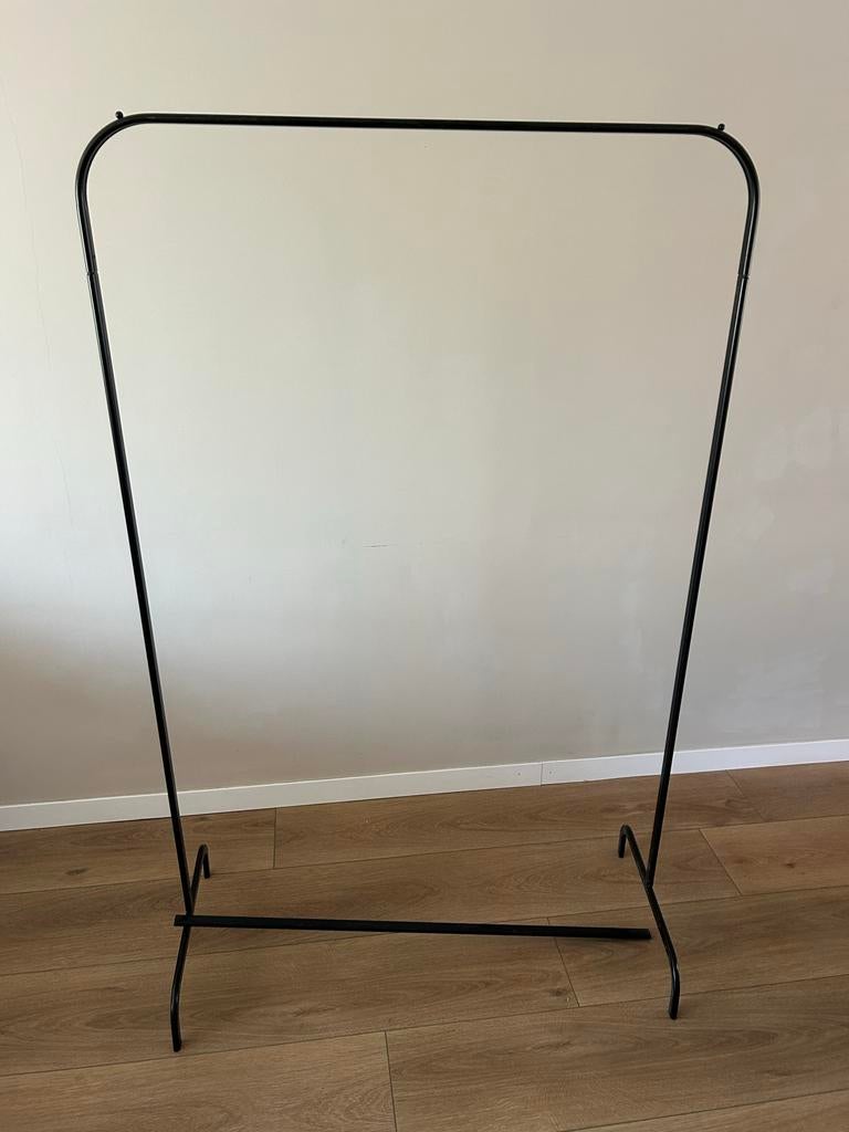 Zwart metalen kledingrek - Stijlvol en praktisch, Ophalen, Gebruikt