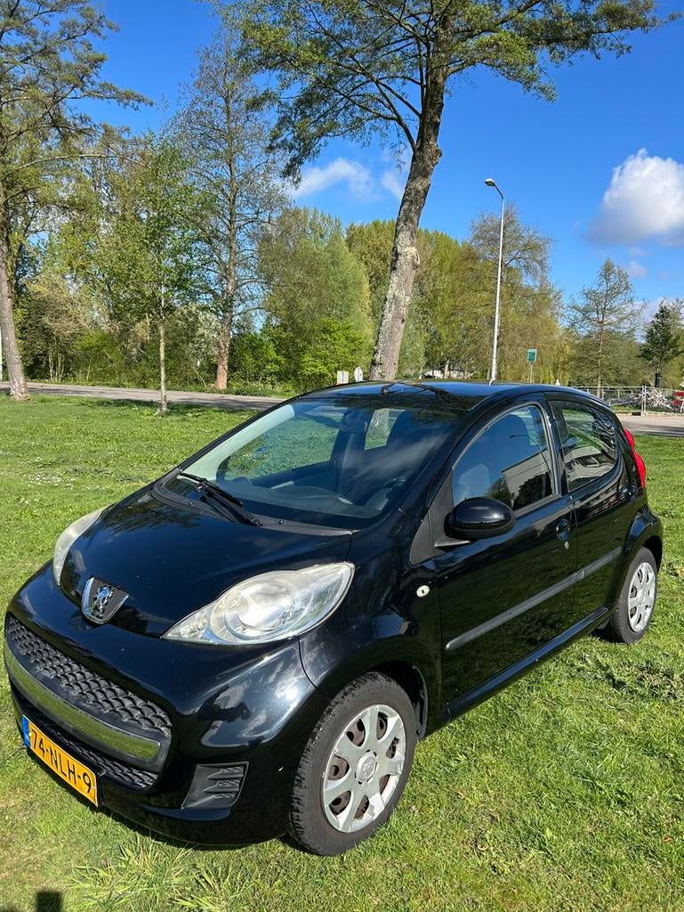 Peugeot 107, 5DR, 2010, 67000km, Airco, APK, Zwart, Voorwielaandrijving, 4 stoelen, Origineel Nederlands, Handgeschakeld