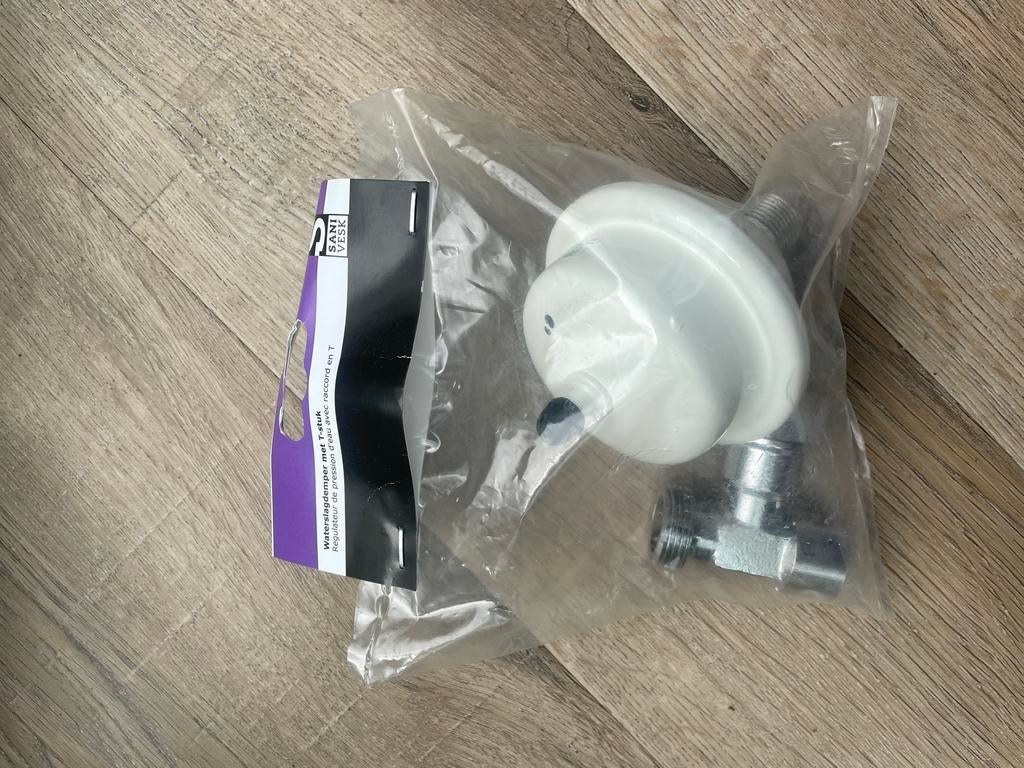 Nieuwe Waterslagdemper met T-stuk - SaniVesk, Ophalen, Nieuw, Overige typen