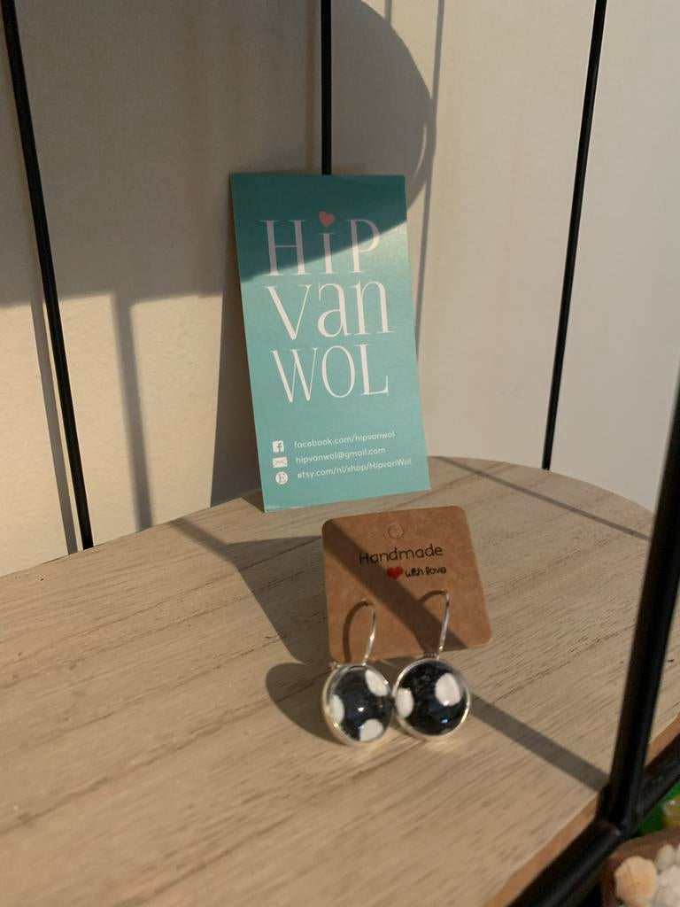 Stippen, Sieraden, Tassen en Uiterlijk, Oorbellen, Zo goed als nieuw, Overige materialen, Zwart, Ophalen of Verzenden