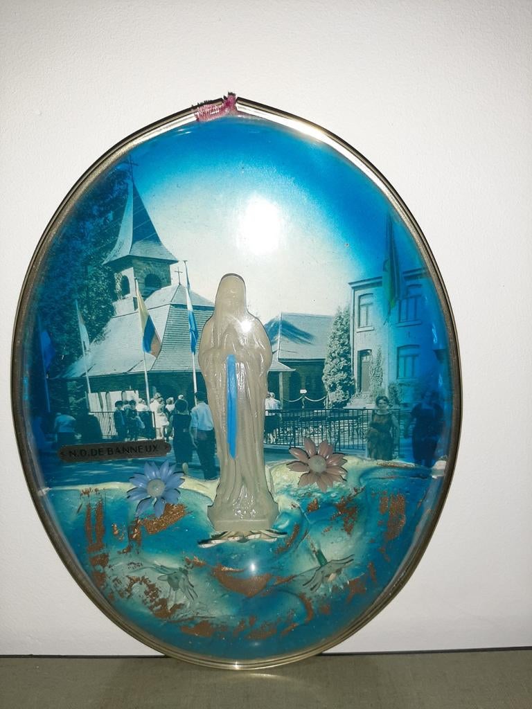 Vintage retro wanddecoratie onze lieve Vrouw van Banneux., Antiek en Kunst, Antiek | Religie, Ophalen of Verzenden