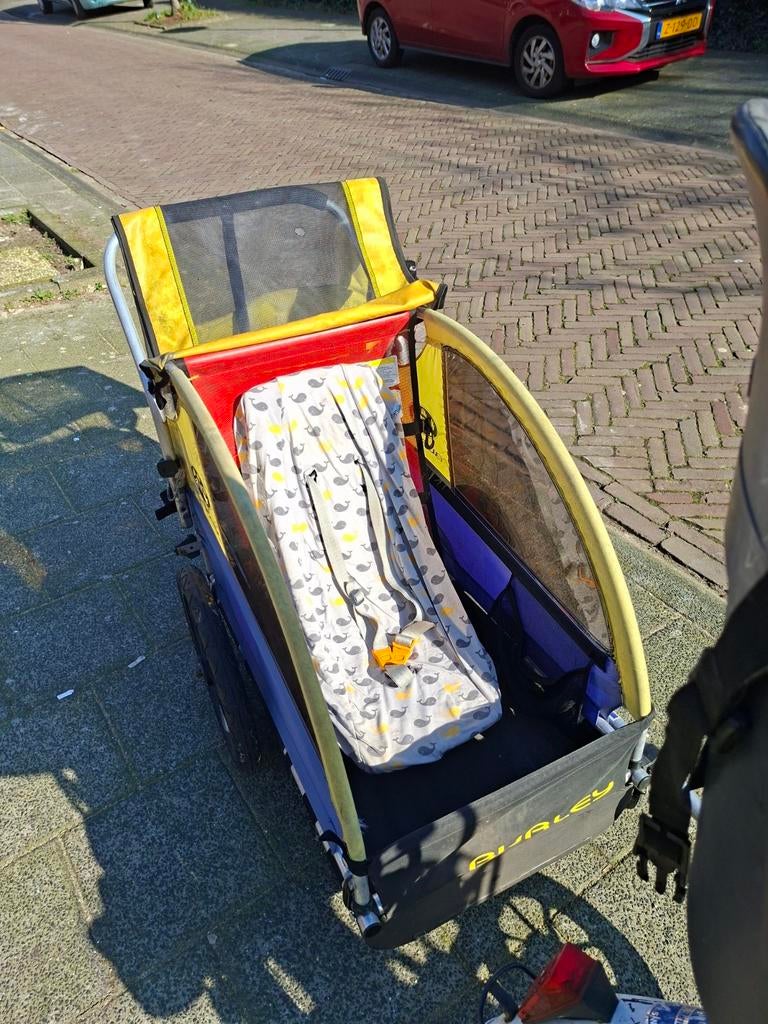 Burley fietskar met op maat gemaakte schermhoes (beschadigd), Fietsen en Brommers, Fietsaccessoires | Aanhangers en Karren, Ophalen
