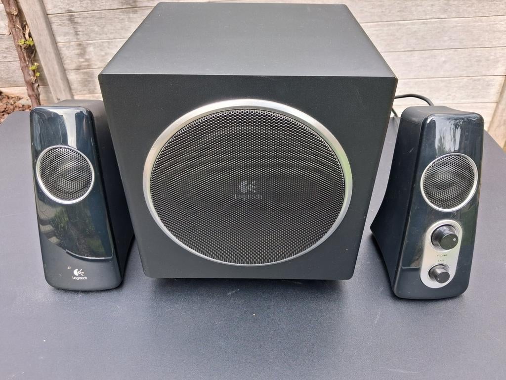 Logitech basbox met 2 speakers., Computers en Software, Pc speakers, Ophalen