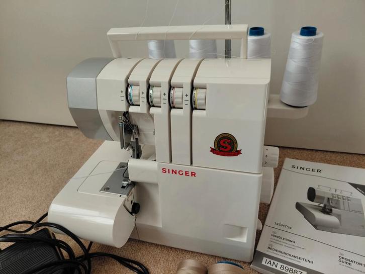 Singer Lockmachine amper gebruikt!, Hobby en Vrije tijd, Naaimachines en Toebehoren, Lockmachine, Singer, Ophalen