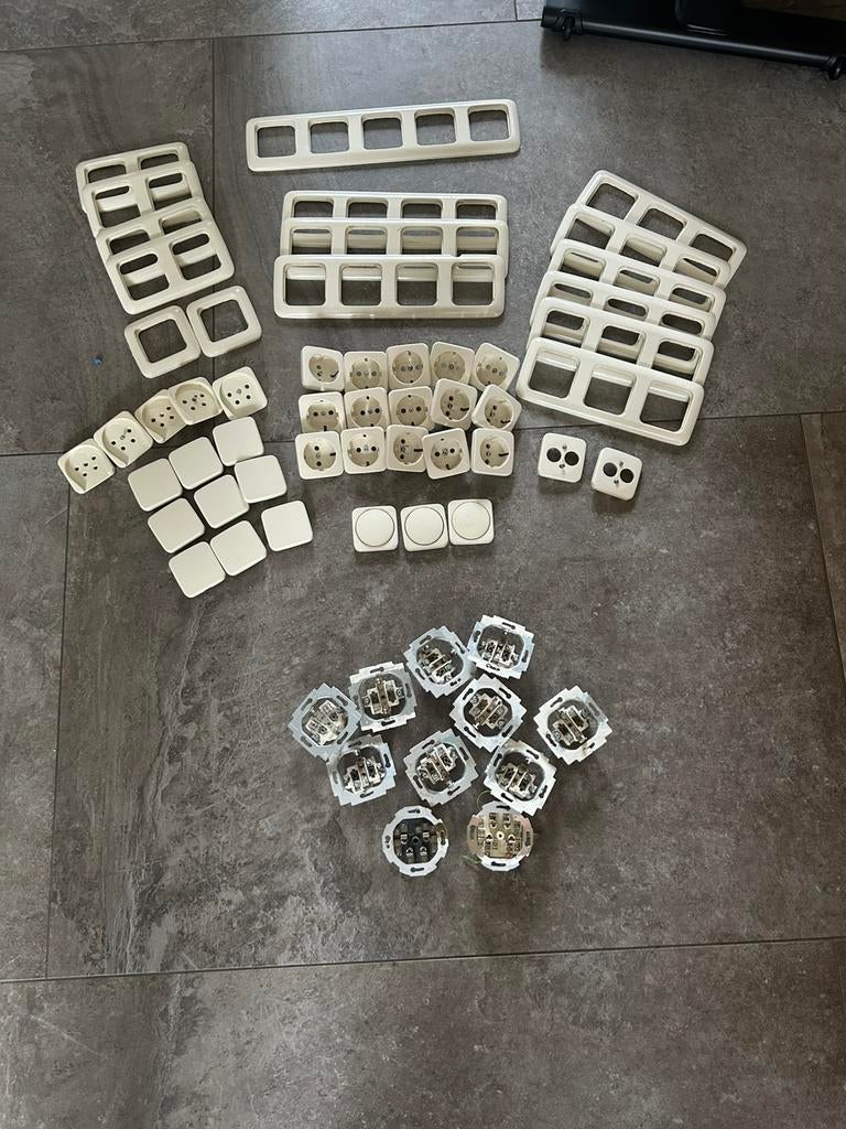 Busch jaeger schakel materiaal en stopcontacten, Ophalen of Verzenden, Zo goed als nieuw, Stopcontact