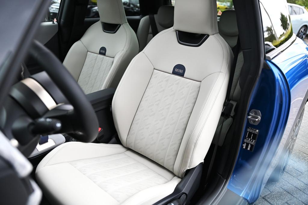 MINI Hatchback Cooper C Automaat / Favoured / Pakket M / 18, Gebruikt, Met garantie (alle), Bedrijf, 3 cilinders