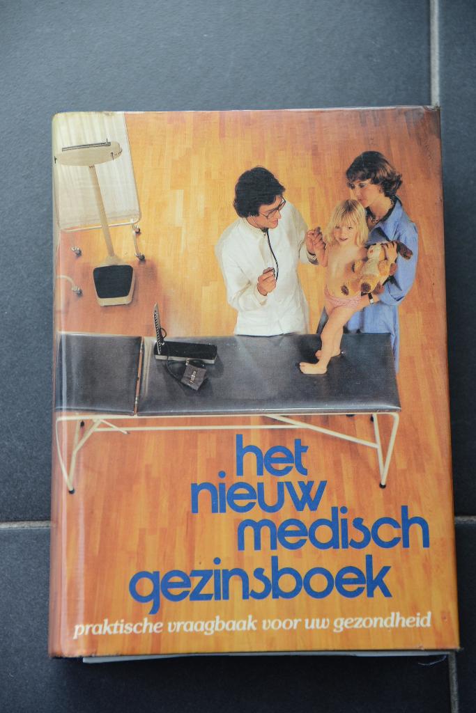 Het nieuw medisch gezinsboek. 1976, Antiek en Kunst, Antiek | Boeken en Bijbels, Ophalen of Verzenden, Dr. Gerhard Venzmer